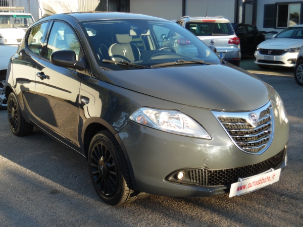 Lancia Ypsilon Auto